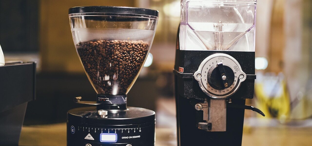 cara membuka coffee shop, tips sukses coffee shop, usaha coffee shop, strategi coffee shop, manajemen coffee shop, coffee shop mahasiswa, lokasi coffee shop, menu coffee shop, promosi coffee shop, coffee shop modern, pengalaman ngopi, coffee shop nyaman, bisnis kopi, usaha minuman, cara efektif menjalankan usaha coffee shop