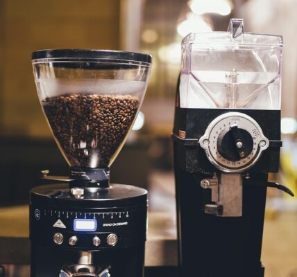 cara membuka coffee shop, tips sukses coffee shop, usaha coffee shop, strategi coffee shop, manajemen coffee shop, coffee shop mahasiswa, lokasi coffee shop, menu coffee shop, promosi coffee shop, coffee shop modern, pengalaman ngopi, coffee shop nyaman, bisnis kopi, usaha minuman, cara efektif menjalankan usaha coffee shop