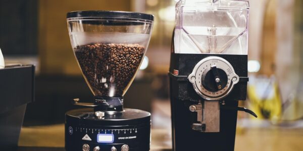 cara membuka coffee shop, tips sukses coffee shop, usaha coffee shop, strategi coffee shop, manajemen coffee shop, coffee shop mahasiswa, lokasi coffee shop, menu coffee shop, promosi coffee shop, coffee shop modern, pengalaman ngopi, coffee shop nyaman, bisnis kopi, usaha minuman, cara efektif menjalankan usaha coffee shop