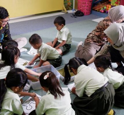 sekolah anak kecil tk penuh perhatian